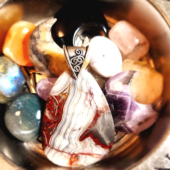 Awesome, Super-Chunky, Pear-Shaped, Genuine Crazy Lace Agate Cabochon Pendant. - Picture 5 of 6